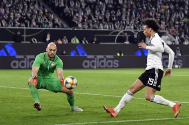 NAŠ GOLMAN IZDOMINIRAO PROTIV "PANCERA" Hobotnica Dmitrović  napravio sedam čuda!