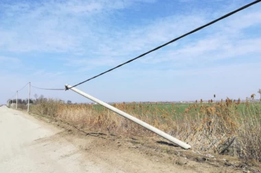 Fotografije sa mesta nesreće: Bandera odvaljena, delovi automobila Goce Božinovski leteli po njivi!