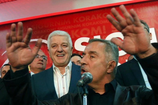 CRNOGORSKI LOBI VRŠLJA PO SRBIJI: ĐUKANOVIĆEVA I MARKOVIĆEVA EKIPA ZASELA U KONTROLI LETA