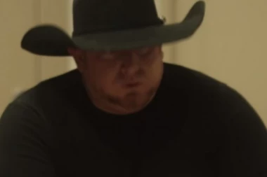 Pevač se ubio tokom snimanja spota: Pucao sebi u oko!