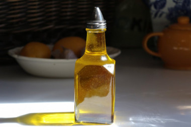 Mnogi koriste ovo ulje, a nisu svesni šta čini za njihovo zdravlje: Šteti više od šećera i masti!
