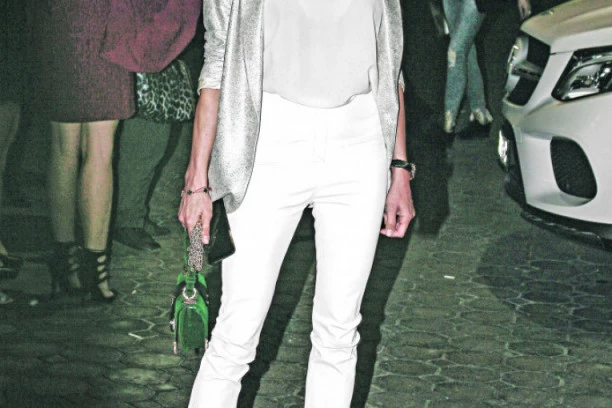 (FOTO) Nakon RAZVODA sa Stojkovićem, Bojana Rajić DANAS ŽIVI DALEKO OD OČIJU JAVNOSTI: SREĆU JE PRONAŠLA KRAJ NJEGA, evo kako izgleda suprug bivše manekenke!