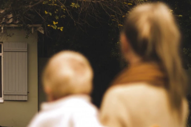 Majka trogodišnjeg sina dala na usvajanje! Posle sedam godina odlučila da ga potraži! Nećete verovati šta se dogodilo sa dečakom!