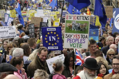 Masovne demonstracije u Londonu: Bregzit doveo u pitanje mandat Tereze Mej