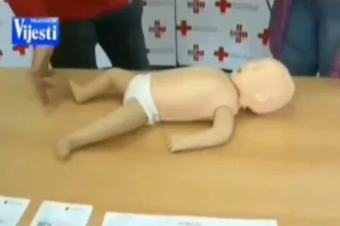 Video koji je nasmejao region: Kako Crnogorac proverava da li je beba svesna