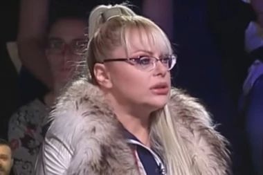 Procurila EKSPLICITNA fotografija POLUGOLE Marije Kulić! Javnost BRUJI o njenim NAGIM NOGAMA! (FOTO)