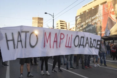 "NATO, marš odavde"! U Beogradu održan anti NATO protest