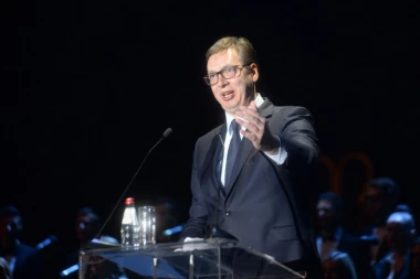 Vučić obišao radove na projektu "Beograd na vodi" i najavio izgradnju novog mosta