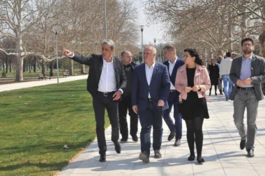 (FOTO) Vesić: Parku prijateljstva obnovom vraćena njegova funkcija!