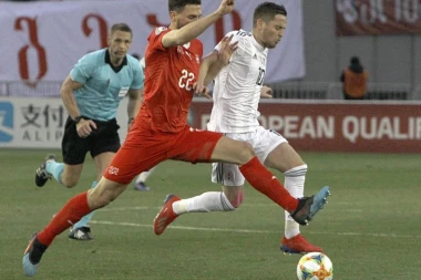 PRAVI HEROJ Fudbaler Gruzije SPASAO ŽIVOT reprezentativcu Švajcarske na terenu!