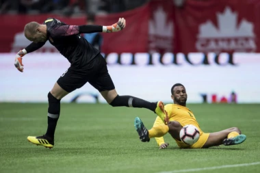 (VIDEO) PA, ŠTA URADI BORJANE Golman Zvezde KATASTROFALNOM greškom poklonio gol protivniku!