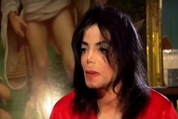 NOVA ODLUKA SUDA U SLUČAJU ZLOSTAVLJANJA: Kralj popa nije među živima već 14 godina, a optužbe za PEDOFILIJU nisu završene!