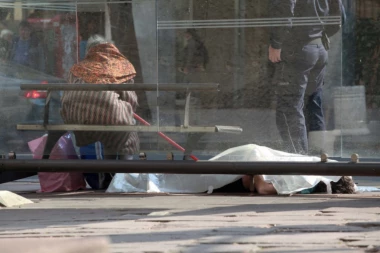 Uznemirujuća scena u Surčnu: Čoveku pozlilo na stanici, nije bilo spasa