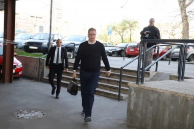 Naprednjaci donose ključnu odluku: Vučić stigao u sedište stranke, odlučuje se o vanrednim izborima