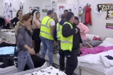(VIDEO) Krunićka izudarala Maju, a onda udarila momka iz obezbeđenja!