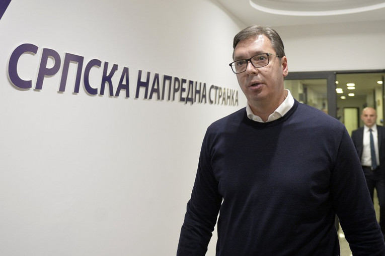 Vučić u ponedeljak s vrhom SNS o napadima i iz koalicije