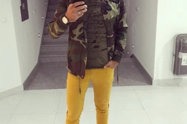 (FOTO) Sin Halida Muslimovića imao saobraćajnu nesreću u Nemačkoj: Auto totalno smrskan!