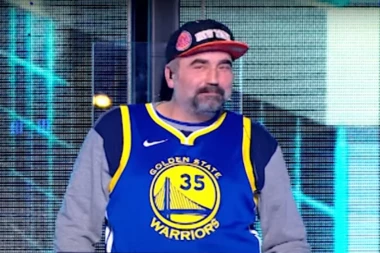 Ovaj hit video kruži društvenim mrežama: Janjuš okupio male Kineze, pa poslao Mikiju poruku!