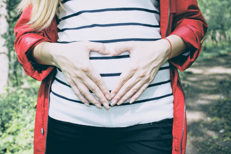 Ginekolog tvrdio da ima urinarnu infekciju, šest meseci kasnije se porodila! Jovana dobila bebu u dvadesetoj, SVE nasmejala "Ma nije mi ništa"