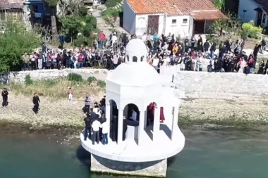 Režim napada još jednu crkvu: Molitvom protiv rušitelja