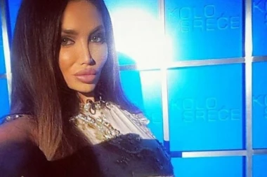 Prebogati ruski tajkun zaprosio Soraju: Verenički prsten koštao Boga oca!