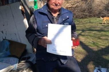 (FOTO) Ovo je najiskusniji vozač u Srbiji: Deda Toma sa svojim mercedesom prešao više od 1.000.000 kilometara