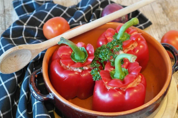 PETELJKE OD PAPRIKE NIKADA NE BACAJTE! Kada saznate čemu stvarno služe čuvaćete ih kao ZLATO - ključne su u pripremi OBROKA!