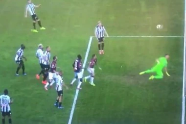 Refleksi kao kod mačke: Golman Udinezea spretno i okretno odbranio mrežu