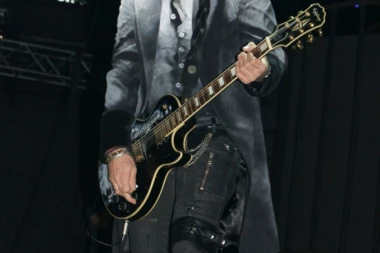 Frontmen Miligrama seda u fotelju "Granda": Preokret u najvećoj diskografskoj kući, oglasio se Saša Popović!