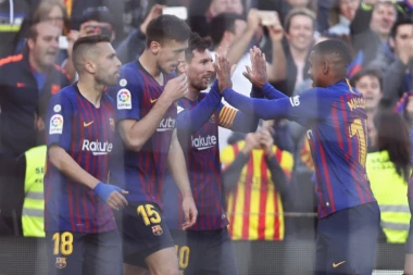 MESI VLADA BARSELONOM: Dva gola u mreži Espanjola
