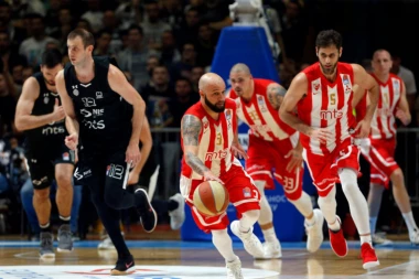 (FOTO) Nisu odoleli: Košarkaši Zvezde napravili haos u svlačionici, Trinkijeri će se postideti zbog uvrede Čovića!