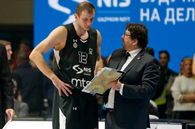 Kapitenski gest Novice kome se dive i navijači Zvezde!