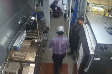 (VIDEO) Šefica napala trudnicu što često izlazi na pauzu, pa počela da je davi!