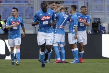 Gazda Napolija besan: "Ako hoće da idu u je*enu Kinu i da žive kao sranje, neka idu!"