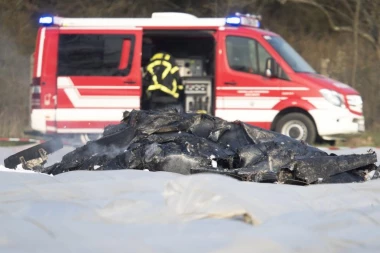 (FOTO) JEL MOGLO GORE?! Troje poginulo u padu aviona, a policajci koji su krenuli na mesto nesreće stradali u udesu