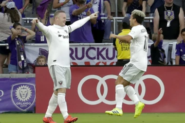 (VIDEO) PA, ŠTA JE OVO Runi postigao gol iz NEMOGUĆE pozicije!