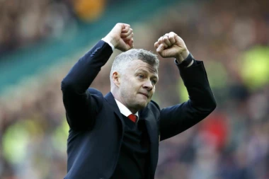 SUZA SUZU STIŽE: Solskjer UPLAKAN napustio Old Traford (VIDEO)