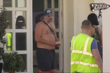 (VIDEO) Miki pobesneo: Hteo Suzanu da baci u jezero, obezbeđenje reagovalo!