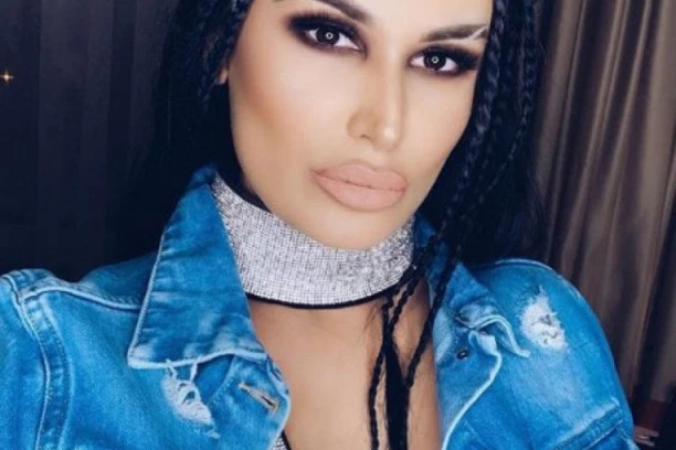 (FOTO) BEZ TRUNKE ŠMINKE! Indi pokazala prirodnu lepotu - INTERNET SE USIJAO!