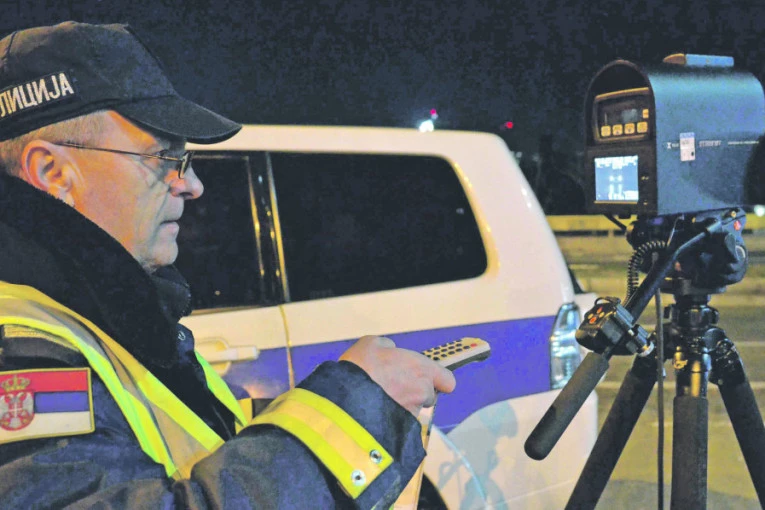 DROGIRANI SELI ZA VOLAN! Policija isključila iz saobraćaja trojicu mladića, jedan vozio BEZ DOZVOLE