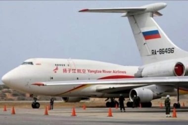 (FOTO) Donald ima da pop*zdi: Pored Rusa i Kineski vojnici stigli u Karakas