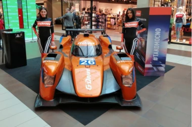 G-Drive trkački bolid u TC "Ušće"