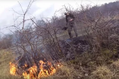 Deda (89) palio travu, pao u vatru i izgoreo