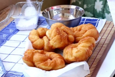 (VIDEO) Mekane čvor krofne: Najlepše testo za večeru