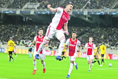 Navijači Ajaksa u šoku - Dušan Tadić: Odlazim!