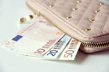 RITUAL KOJI UVEK PROVERENO RADI: Stavite u novčanik jednu stvar i imaćete gomilu para