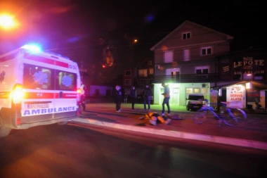 (UZNEMIRUJUĆA FOTOGRAFIJA) Strava i užas kod Pančevca: Beživotno telo bicikliste na trotoaru!