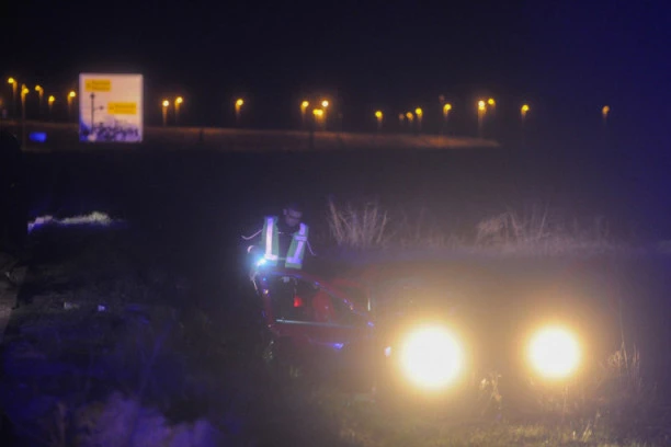 SAOBRAĆAJKA KOD SVRLJIGA: Četvorica mladića sletela autom s puta, svi su prebačeni u Urgentni centar!