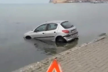 AUTO PRONAĐEN U RECI: Otac i sin (4) sleteli u Neretvu, ronioci još uvek tragaju za telom deteta!