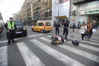MOTOCIKLISTA UDARIO DEVOJKU! Ona sa prelomom potkolenice prebačena na VMA